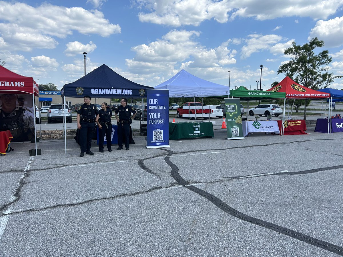 CityofGrandview's tweet photo. Are you ready to Grow with Grandview?We are well represented at @gmochamber open air job fair at Truman’s Marketplace! Come see Grandview PD, Fire, Parks &amp; Rec and the City from 3pm-6pm. There’s even a Kids Zone on site. @GrandviewMOPD @GrandviewMOFD @GrandviewParks https://t.co/iWP8pEFB1Y