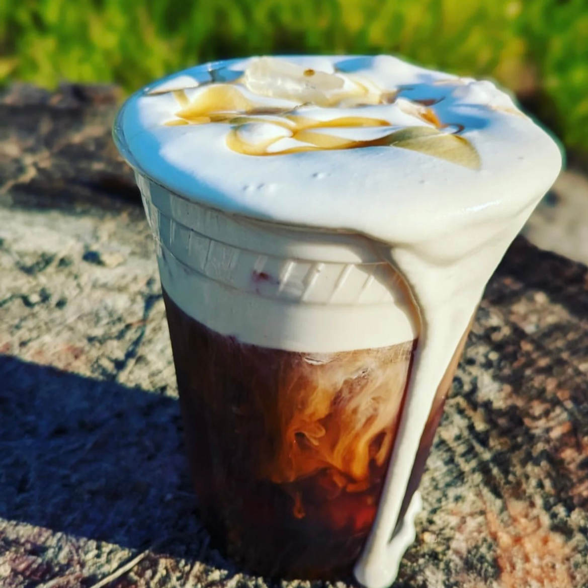 Fidalgocoffee's tweet photo. Iced coffee + sunny afternoons = perfection. 

📷: @Higher Grounds Espresso https://t.co/k5kc6os90a
