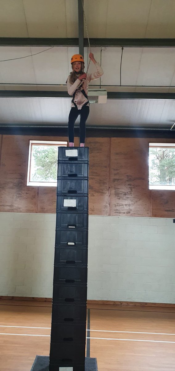 More crate building fun! 🤝💪 #Glenshee2023