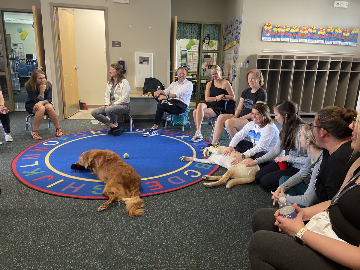 PEforlife's tweet image. For professional development today we had the opportunity to take a meditation session and play with some pups! Going on a walk next 😊 @ChadJamison07 #shulershines @ali_locker #selfcare