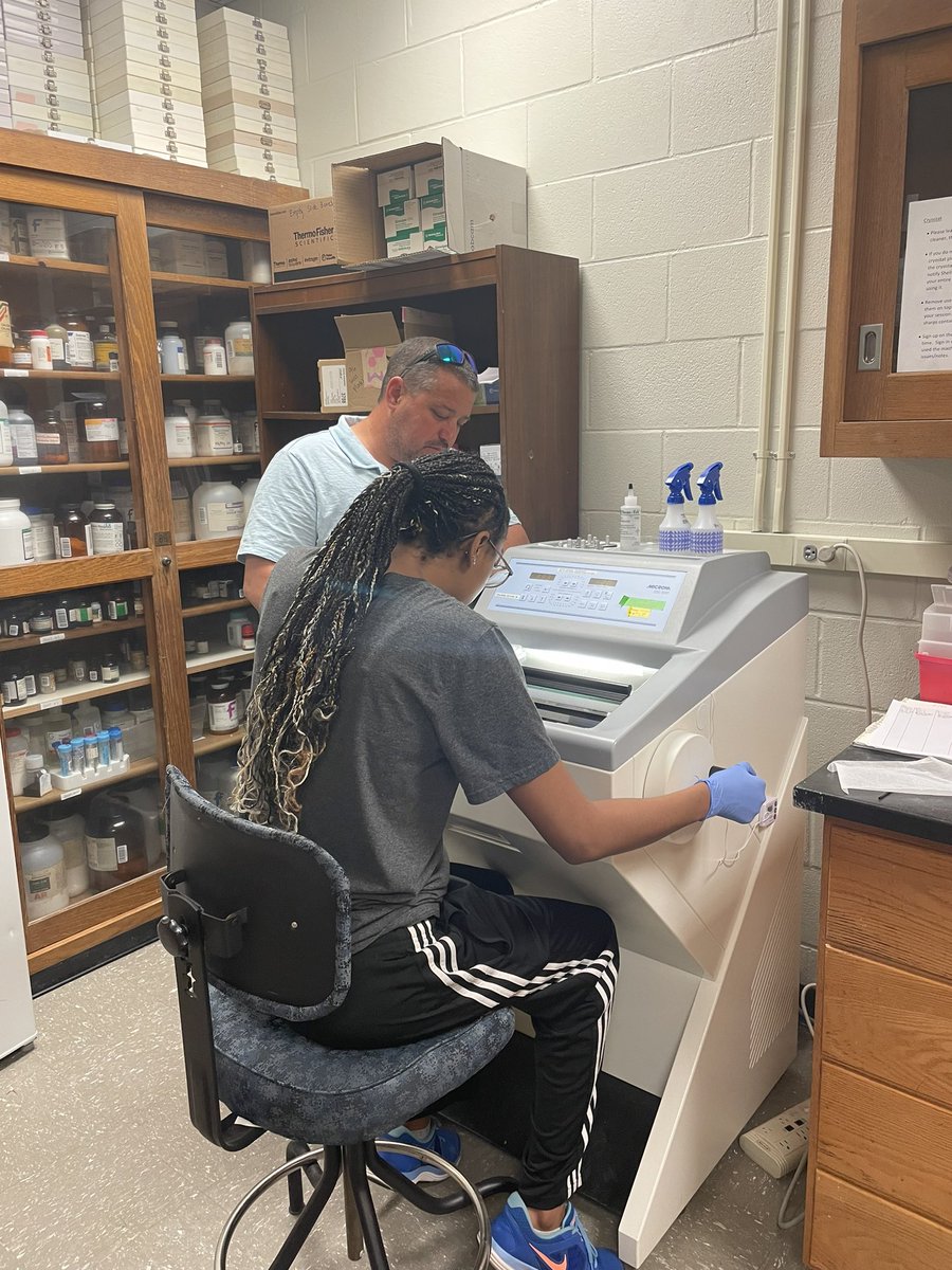 So excited to have Eden, our summer veterinary scholar from <a href="/CVMTU/">Tuskegee University College of Veterinary Medicine</a> working on diet-induced effects on the CNS and how it contributes to chronic pain syndromes 
<a href="/AuburnVetMed/">Auburn University College of Veterinary Medicine</a> <a href="/AU_APPdept/">AuburnU_APPdept</a>
