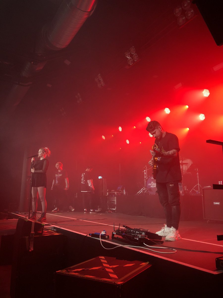 me: hello the band would like a mixture of blue, purple and white lighting please, thank you

lighting guy: absolutely, no problem