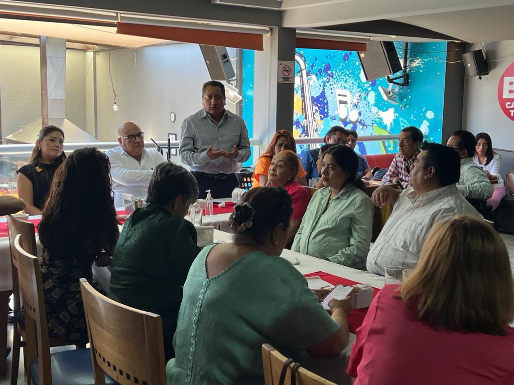 marco_cuevas_'s tweet photo. En reunión organizativa trabajamos integrantes del CDE @PRIOaxaca_ sectores y organizaciones. https://t.co/1p3RdpAq6o