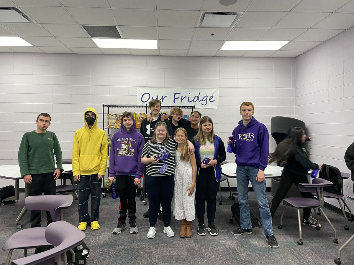 ms_nebelRMHS's tweet photo. A huge thank you to @BrendaCMartin and Annie for planning an eventful end of the year lesson for our CWT and World Literature students ✨the students had so much fun creating items of their own to take home! @RMHSMUSTANGS https://t.co/XCeDFeGFyM