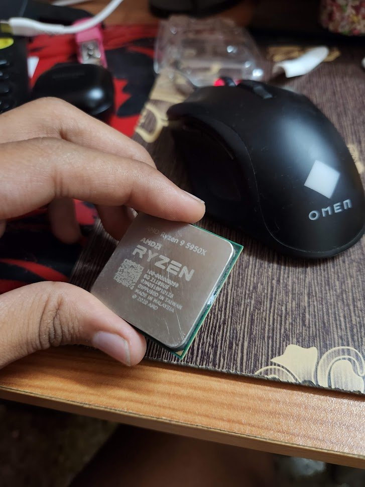PChatrabhuji's tweet photo. @Flipkart @flipkartsupport You guys are running a scam in the name of sales. Ordered a Ryzen R9 5950x. Received a used product with Thermal paste already on it. https://t.co/uMwAUCANdk