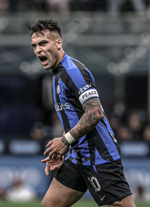 UyDevils's tweet photo. Lautaro Martinez, más conocido como el pibe que tiene la responsabilidad de salvar el fútbol. https://t.co/1oaakPfMWu