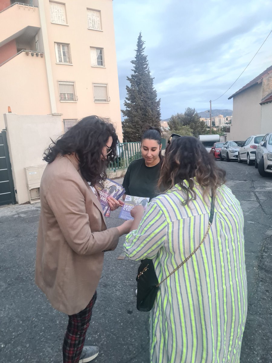 M13Katia's tweet photo. Aujourd'hui tractage et boitage.
La retraite, on en n'a pas fini.
On va gagner.
#unifam
#lfi
#nupes https://t.co/PNZrwSbaLV