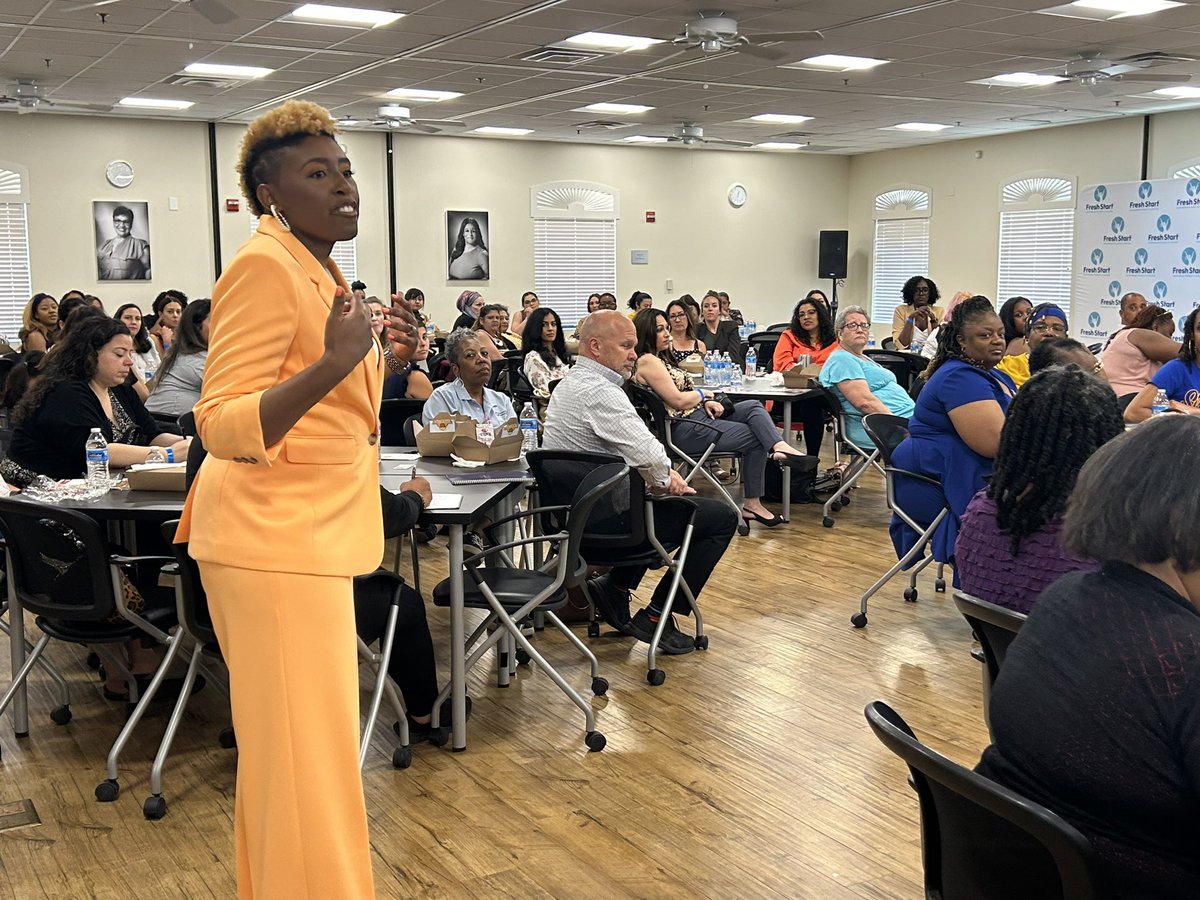 MauraSCordova's tweet photo. Women experience depression twice as much as men, and Black women are only half as likely to seek care as White women. Through a $1.3 M investment from JPMorgan @Chase, @FreshStartWomen will provide expanded resources and support to women of color. https://t.co/zcVMnfGfWL