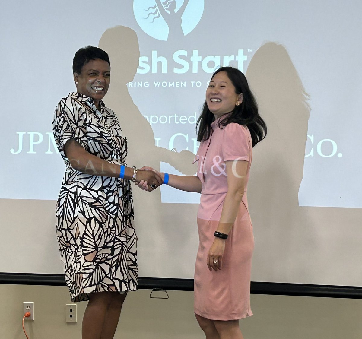 MauraSCordova's tweet photo. Women experience depression twice as much as men, and Black women are only half as likely to seek care as White women. Through a $1.3 M investment from JPMorgan @Chase, @FreshStartWomen will provide expanded resources and support to women of color. https://t.co/zcVMnfGfWL