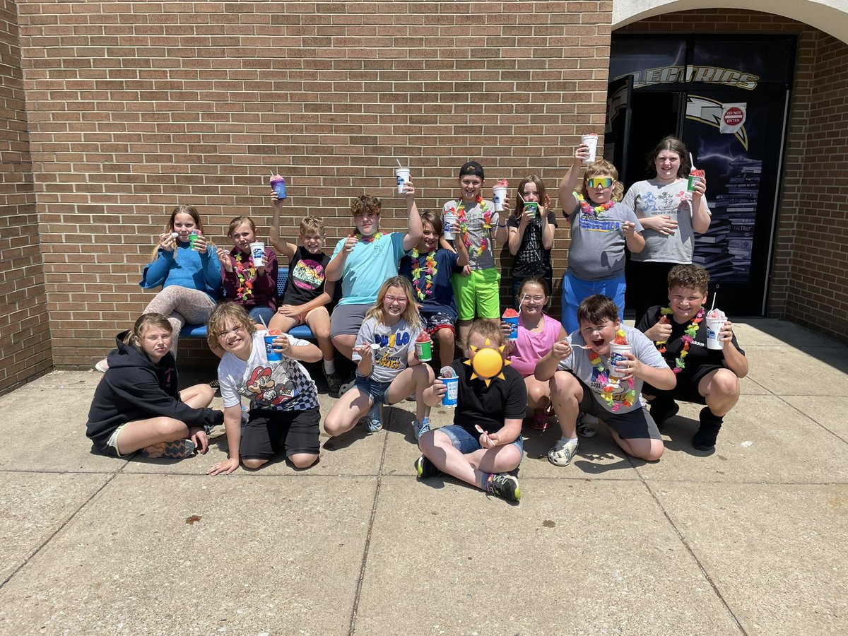 hrjberg's tweet photo. What a beautiful day it was!☀️Soaking up every last second with these amazing students!☀️💦🍧🤍 #dfe #fifthgrade #konaice #waterday #endoftheyearfun https://t.co/fgP9w8slxT