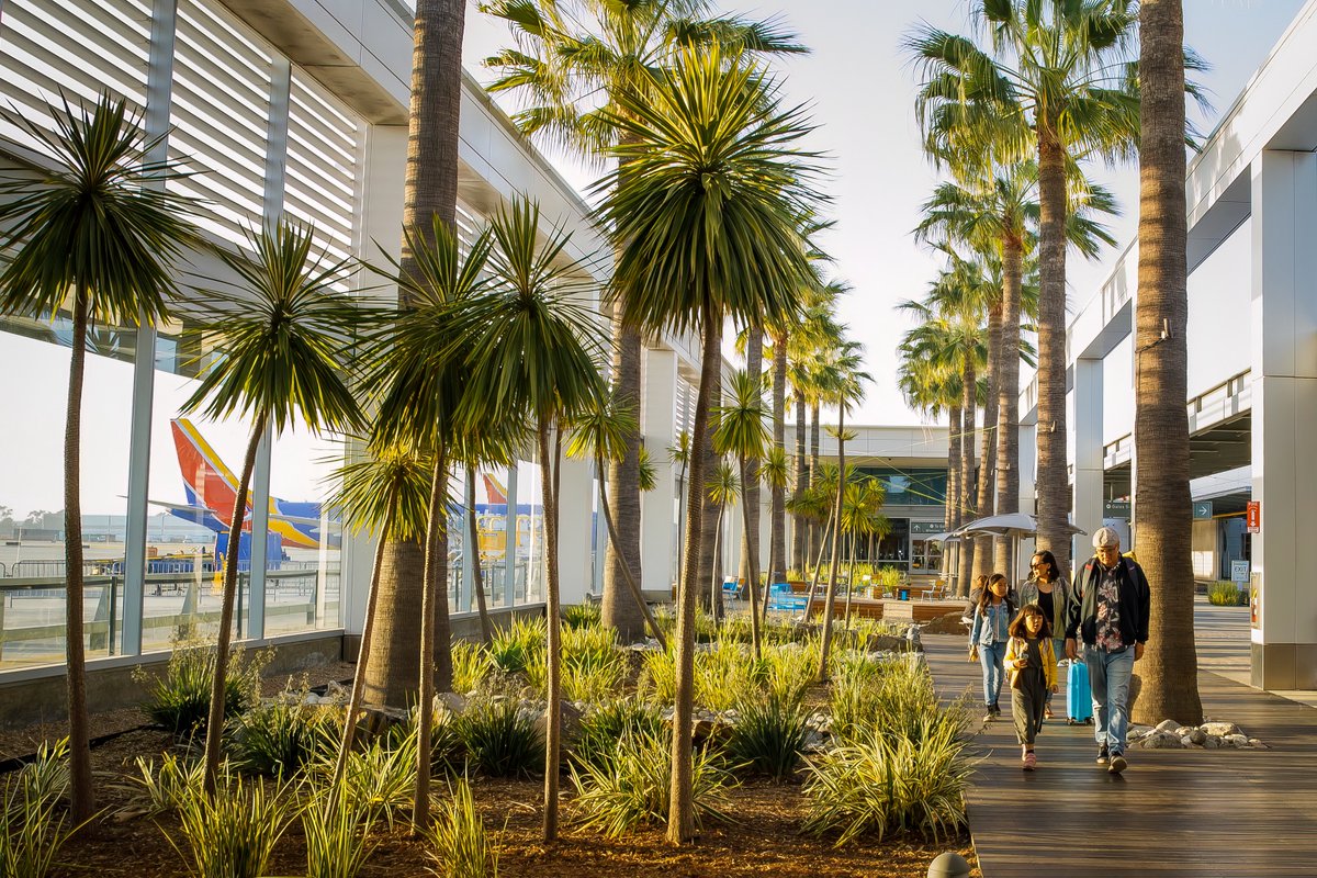 When you #FlyLGB it's like your vacation starts before you arrive to your destination. 🌴