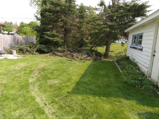 MamaK_15's tweet photo. My 88 yo mother had @we_energies out to cut down/trim trees at midnight!! Someone called and reported seeing sparks! They left the debris all over her backyard!! Ridiculous!! Unacceptable!! https://t.co/q5raZUFxzF