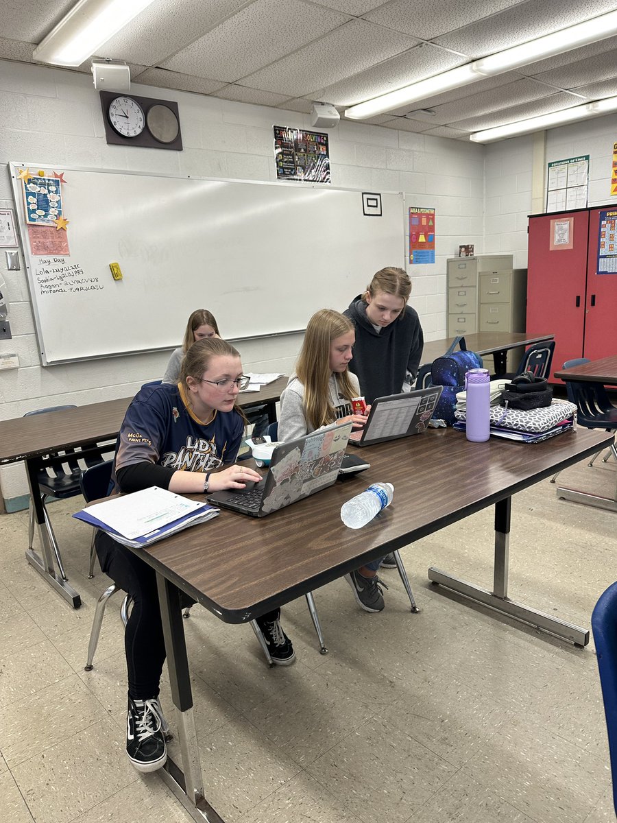 MJPridge's tweet photo. Yeah! The bedFORD girls are MAZE RUNNERS! #GirlsSolveIT #FordGirlsinSTEM @BedfordSupt @BedfordSchools https://t.co/TNyJC4NZx9