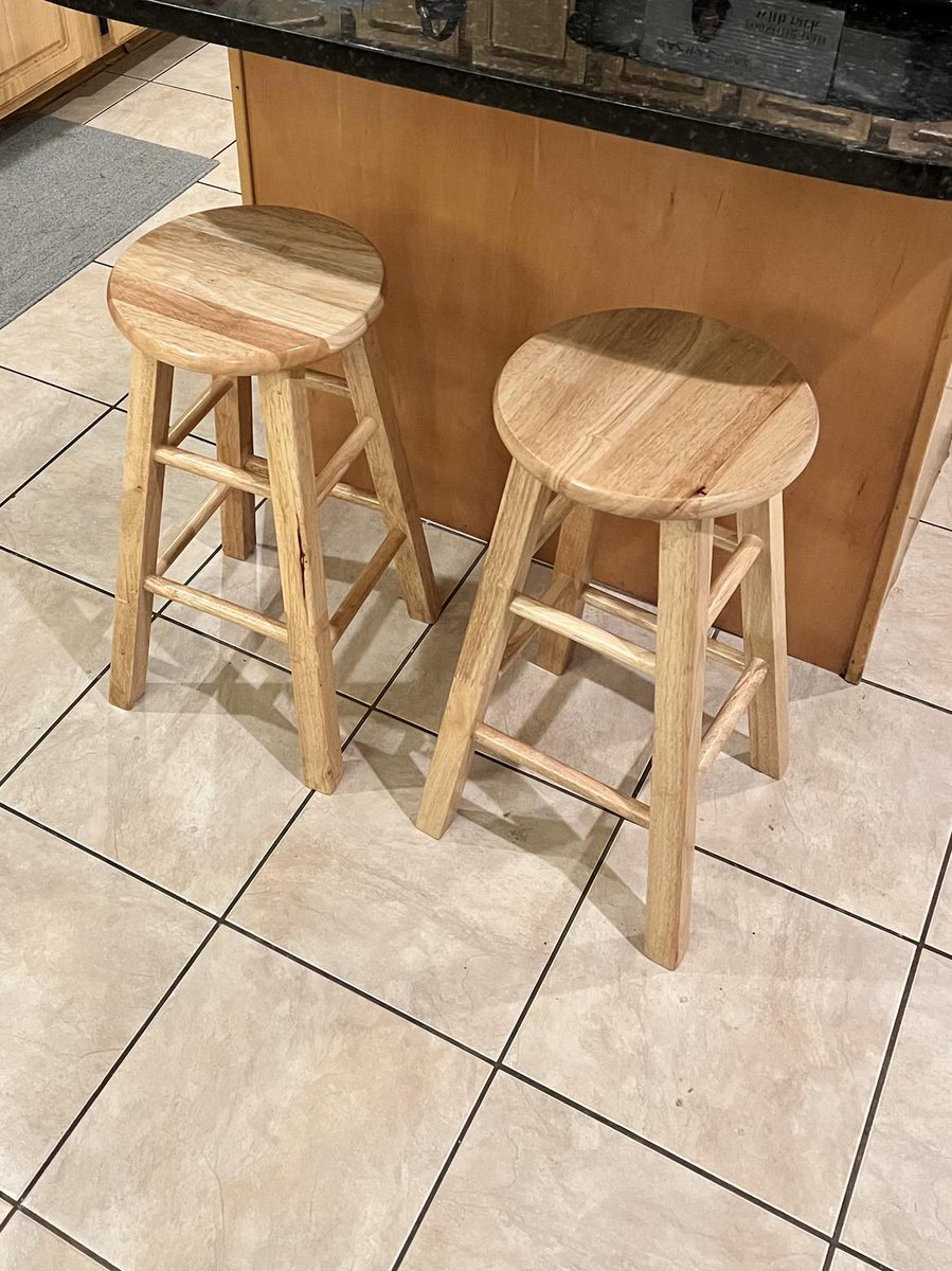 ReStoreHFHGL's tweet photo. These stools from the ReStore got a big makeover using Recolor chalk paint in Steel. We love it!!! #beforeandafter #DIY #homedecor #thriftshopfinds https://t.co/qeftaWjcmX