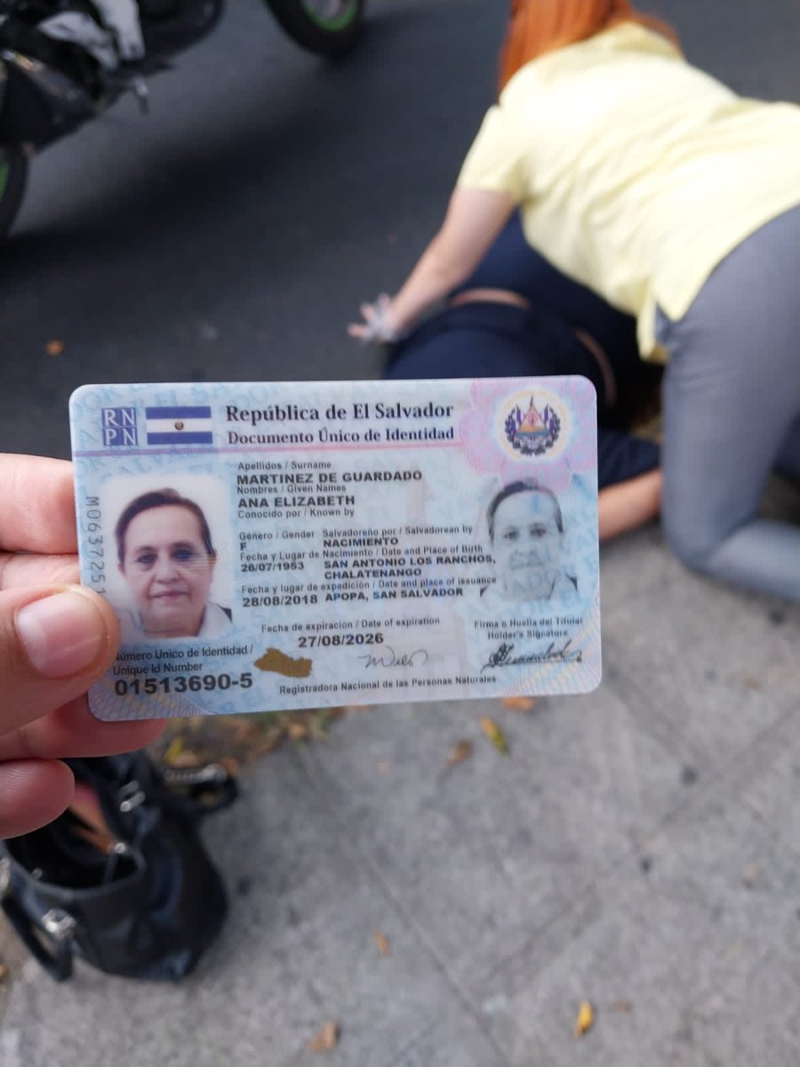 LissLaNurse's tweet photo. Enfermera supervisora local de la Unidad de Salud de Nejapa fue atropellada está mañana mientras se trasladaba a su lugar de trabajo  y aunque fue trasladada al ISSS no resistió y falleció .
Ojalá y se encuentre al hechor de esta muerte . 
@FGR_SV @PNCSV @VMTElSalvador https://t.co/93lYps96a6