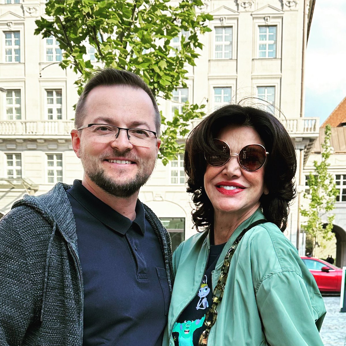 Vstrokatov's tweet photo. During my lunch break, I met CΜΆaΜΆdΜΆsΜΆuΜΆaΜΆnΜΆeΜΆ Emmy Award winner and Oscar nominee Shohreh Aghdashloo. I love her game in the Expanse. An amazingly charismatic and empathic woman. Thank you for the photo :) #theexpanse #thewheeloftimeseries #thewheeloftime #twitteroftime https://t.co/XBHpsA4cud