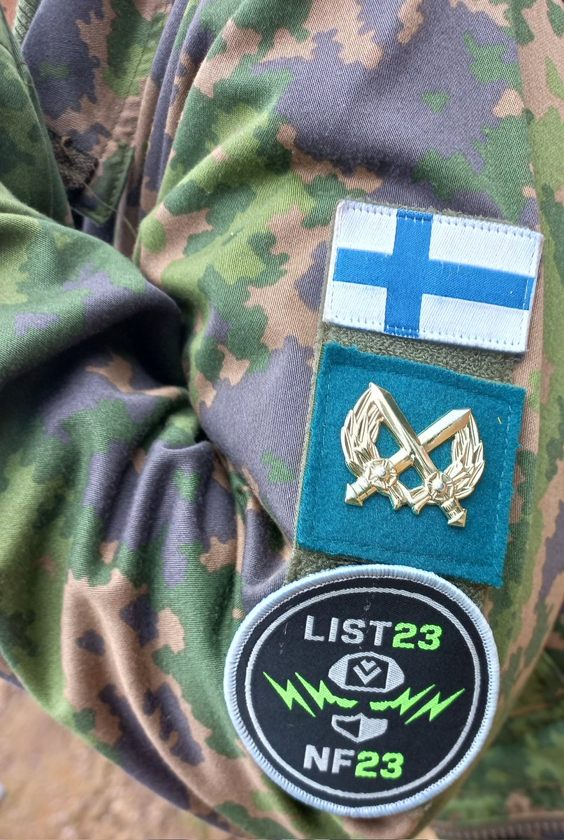 HeinilaMarika's tweet image. Kevään väri toistuu niinku Rovallaki. #LIST23 #NF23 #häärijä
🫲🟢🟢💂🟢🟢🫱