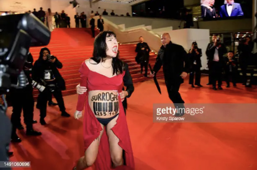 scum_officiel's tweet image. A SCUM activist just walked the #Cannes2023 red carpet to call out the film industry and population on the increased use of #surrogacy
#stopsellingus