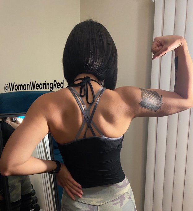 Muscles and somewhat resembling certain fictional women https://t.co/Yr2Lh4uNbt
