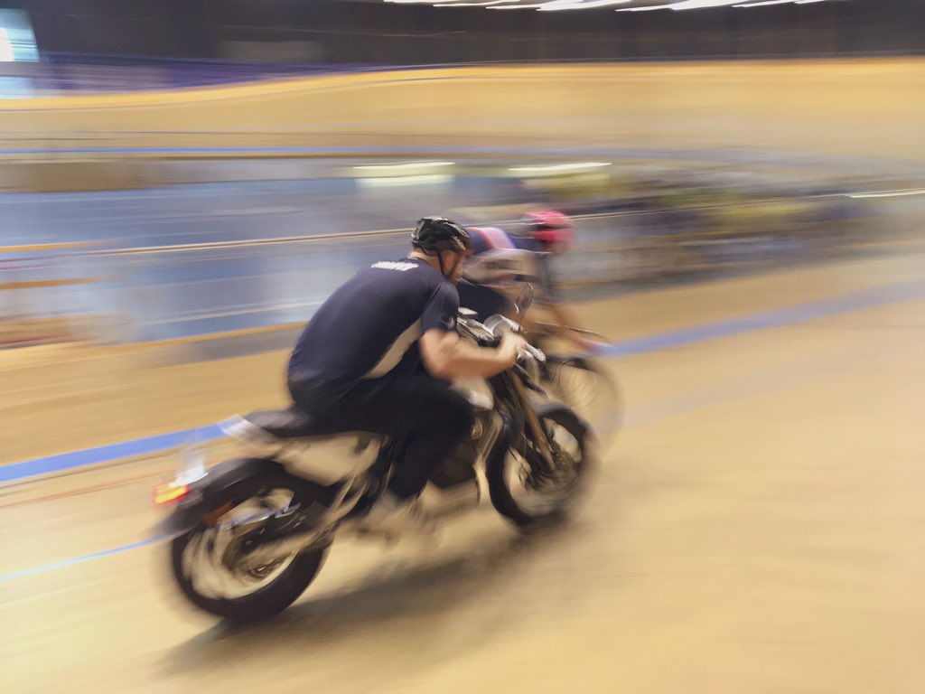 LamiraudF's tweet photo. 3 stages nationaux piste en simultané au @CREPSduCentre cette semaine: stages Equipe de France Sprint et Endurance, stage d’évaluation pour les candidats à une entrée au Pôle France Relève.

33 athlètes convoqués, 11 staffs.

Merci aux collègues pour le super boulot. @FFCyclisme https://t.co/fT1QohbBkl