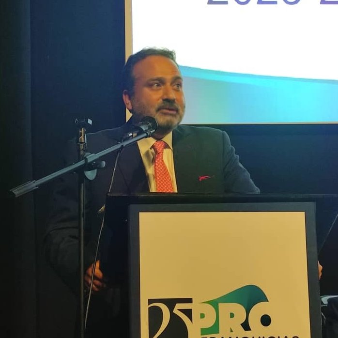 carfernandezga's tweet photo. #17Mayo Desde la Asamblea organizada por @Profranquicias, a propósito de la celebración de sus 25 años, presentes para juramentar a su nueva junta directiva: Ricardo Antequera, como presidente; Carlos Belloso, 1er vicepresidente; Simón Milá de la Roca, 2do vicepresidente. https://t.co/7PKysdM4xL