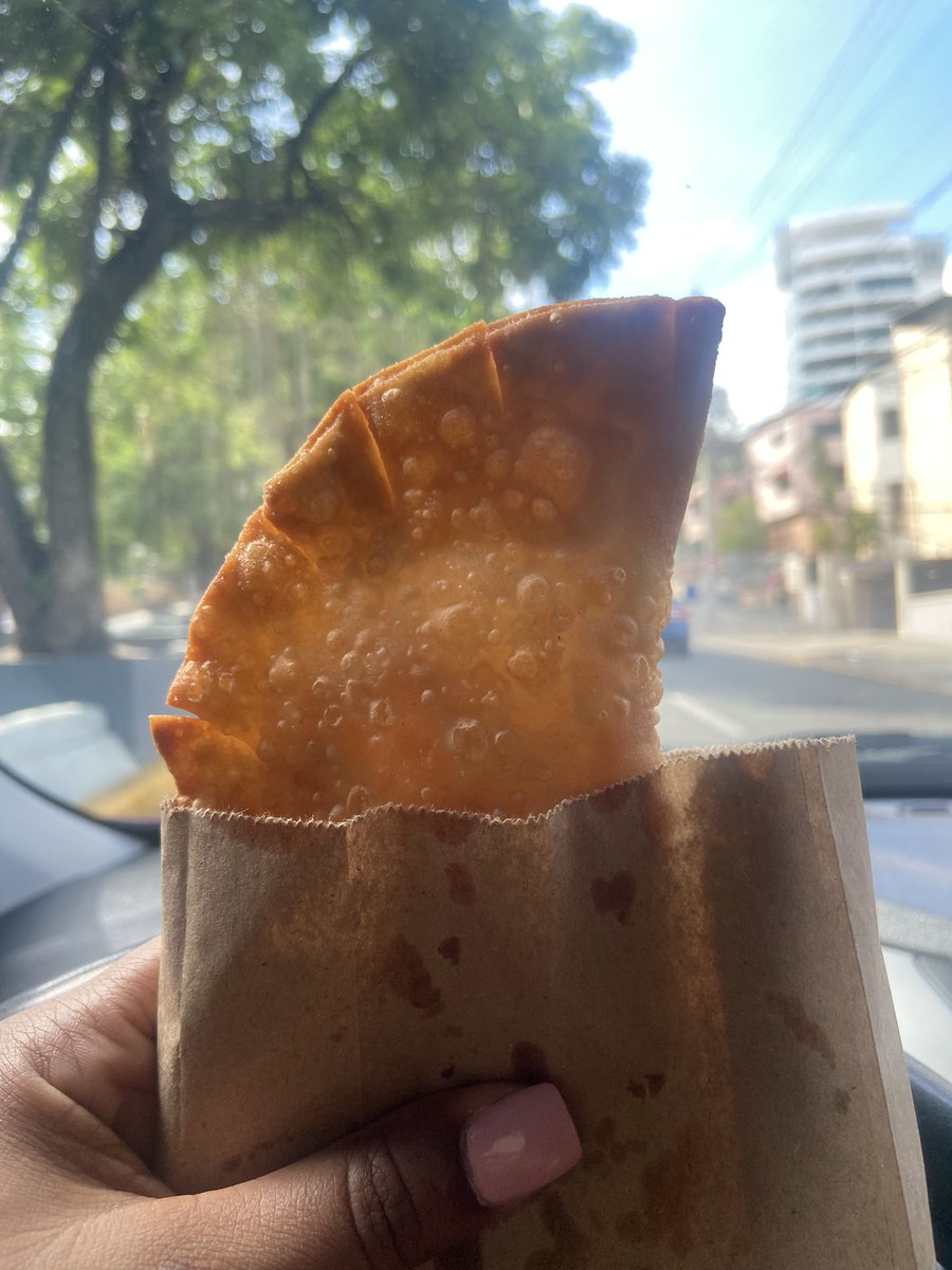 Nash_Sanz's tweet image. ¿Y ustedes qué están merendando? @elmarisconuno @gabitogrullon el dueño de éste negocio me hizo la mía personalmente #excelenteservicio ⭐️⭐️⭐️⭐️⭐️