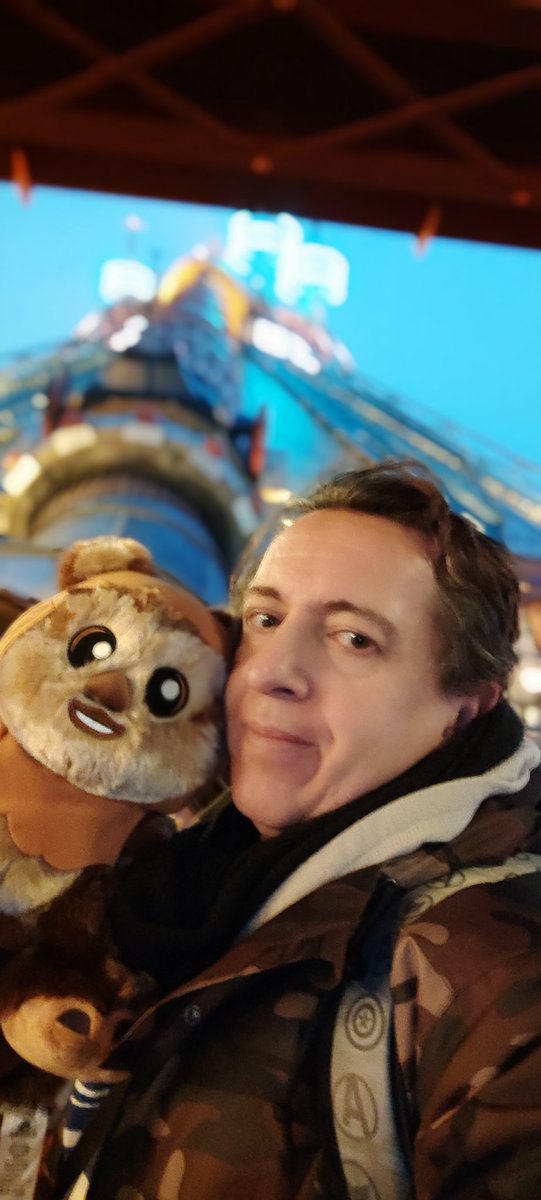 Jedi_Charles000's tweet photo. @DLPReport La peluche #Ewok big foot de l'univers #StarWars était en vente déjà en novembre 2022 à #StarTraders, je l'ai eu en cadeau lors de notre ultime visite à #DisneylandParis avant la fin de l'expiration de nos passport annuel Infinity
Ewok et moi on a fait plein de photos 😂
❤️🧸🪄 https://t.co/6QgLUGZTWu