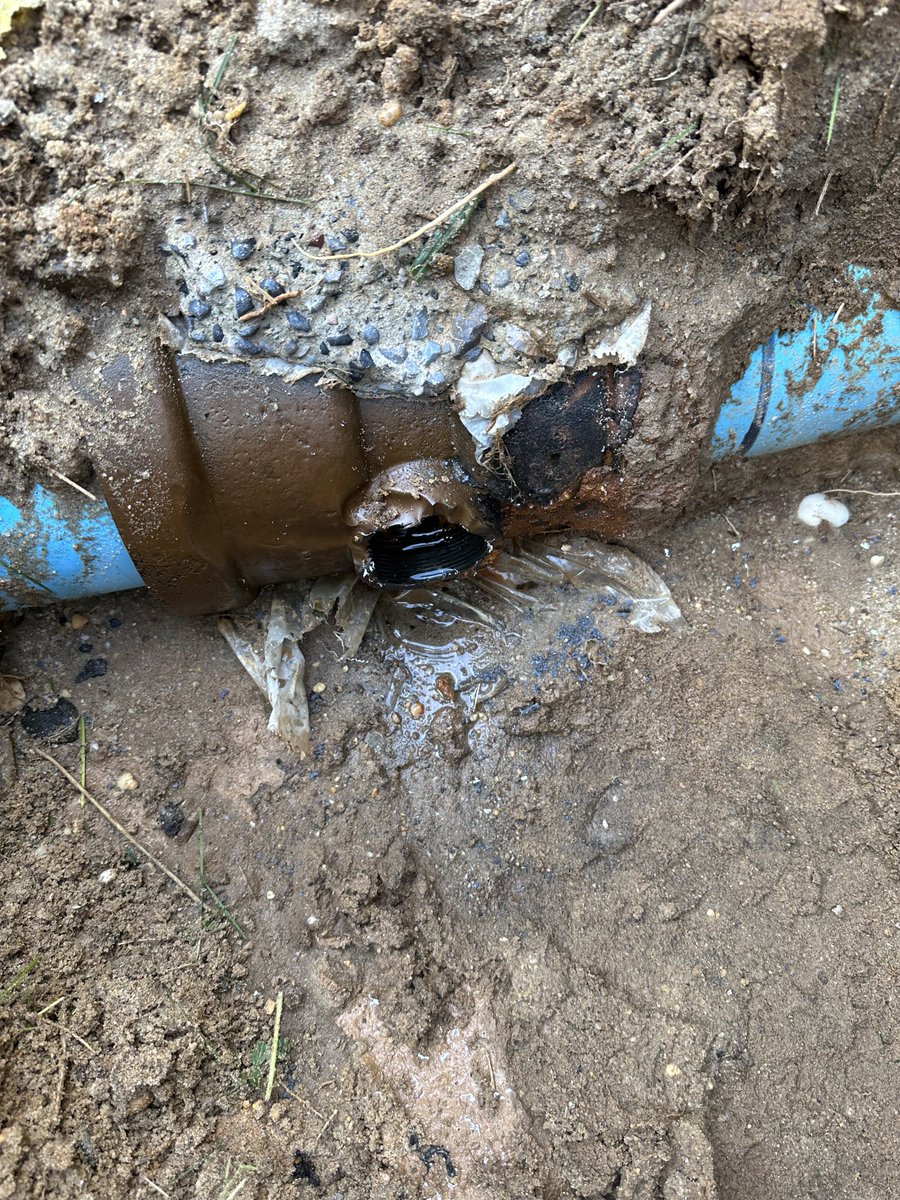 ERgrounds's tweet photo. Big thanks to ⁦@ScottKilliam⁩ for helping us out with a 6” main fix today! Thanks for all the help over the years! https://t.co/SytEvUsJea