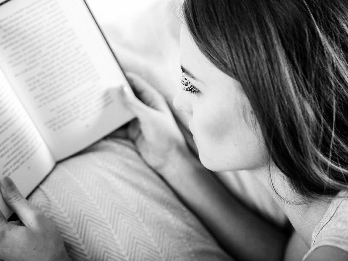 É difficile dare
il giusto valore
alle cose quando
c'è l'abbiamo.
La nostra esistenza
é simile a chi,
durante la lettura
di un libro,
si accorge che non
é possibile voltare
pagina indietro...
Allora con quanta
attenzione tornerebbe
a rileggere quel libro?

#buonanotte #GoodNight