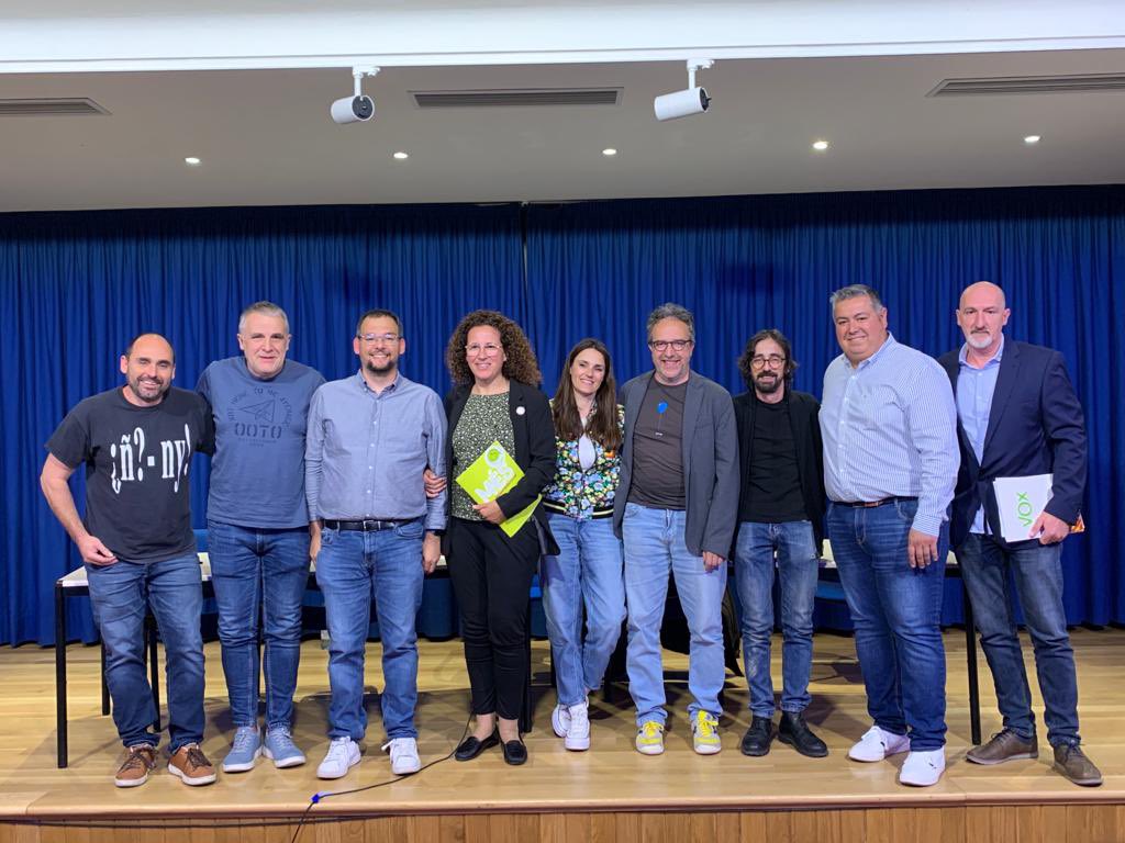 es Saig (@es_saig) on Twitter photo Acabam la taula rodona amb la corresponent foto de tots els candidats, els organitzadors i el moderador <a href="/JSocies/">Joan Socies Fiol</a> a qui agraïm la seva bona feina i voluntat de ser part d’aquest acte. Acabam la taula rodona amb la corresponent foto de tots els candidats, els organitzadors i el moderador <a href="/JSocies/">Joan Socies Fiol</a> a qui agraïm la seva bona feina i voluntat de ser part d’aquest acte.