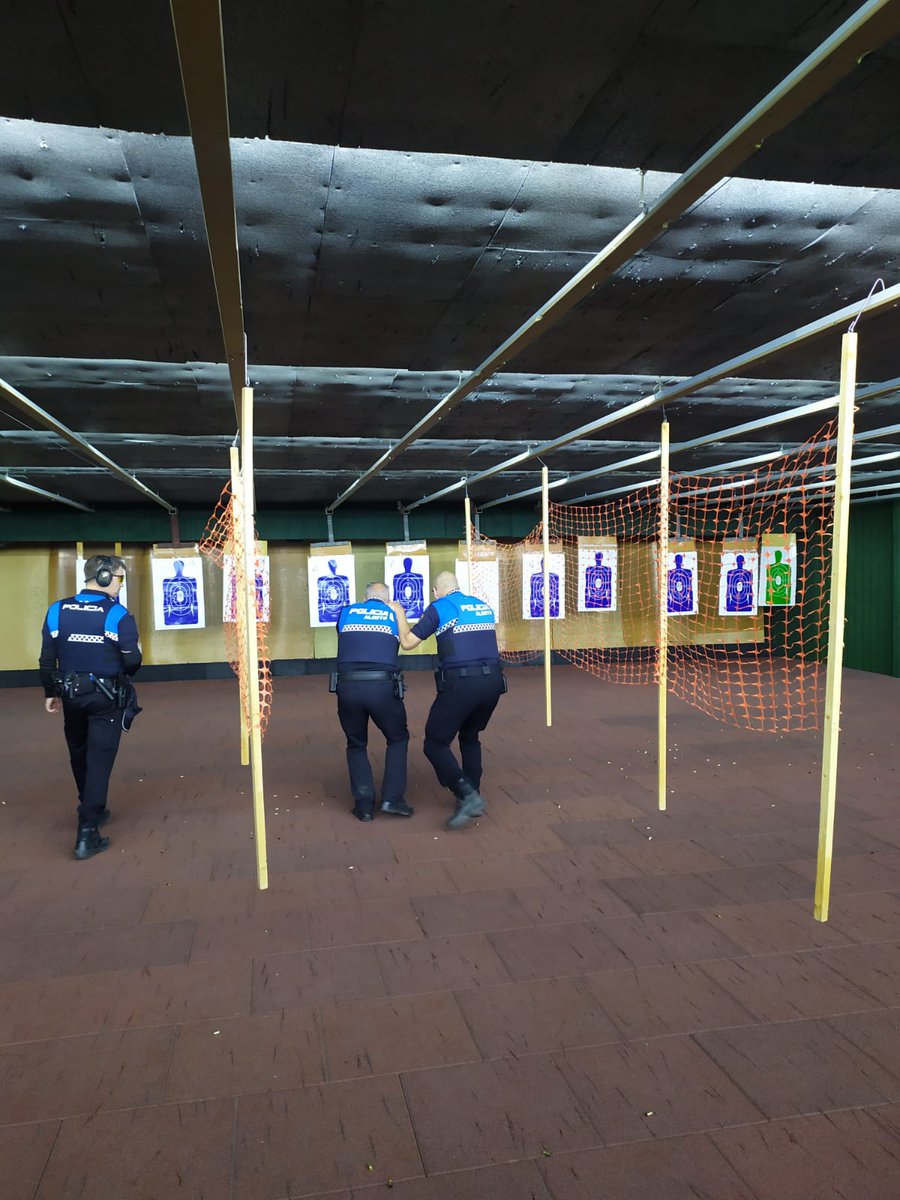 Aytodealgete's tweet photo. 👮 👮‍♀️ La policía local de #Algete realiza prácticas de tiro

🎯 🔫 Las prácticas son las reglamentarias correspondientes al primer semestre del año https://t.co/ga7Alt5SHo