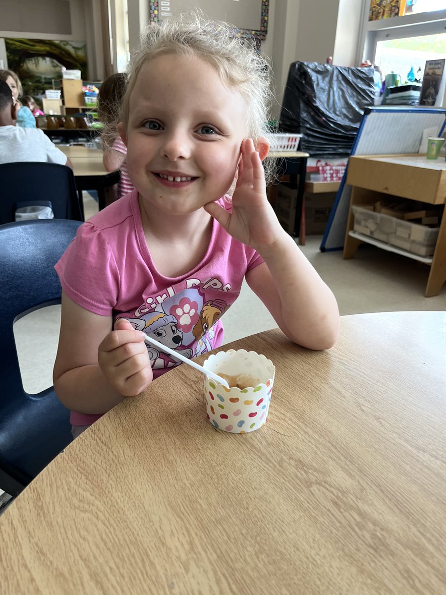 HoffmanSartor's tweet photo. Huge thank you Ms. Belanger for making apple sauce for our students at David Maxwell. Delicious! https://t.co/0QwqiXxJJR