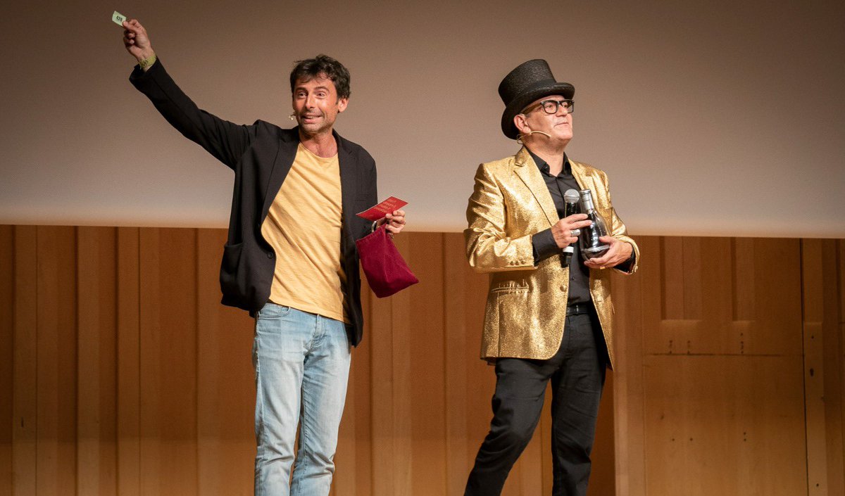 Ayer fue la 1a de muchas Noches de Humor para Dream Nepal.
Fue una noche llena de risas y solidaridad, de personas que no solo sueñan sinó que lo hacen posible. #dontdreamitmakeitpossible 
<a href="/josecorbacho/">Jose Corbacho</a> <a href="/CarlesSans2/">Carles Sans</a> <a href="/TxabiFranquesa/">Txabi Franquesa</a> <a href="/bruno_oro/">Bruno Oro</a> <a href="/AnnaBertran/">Anna Bertran</a> <a href="/nessbu/">Agnès  Busquets</a> <a href="/juditneddermann/">Judit Neddermann</a>