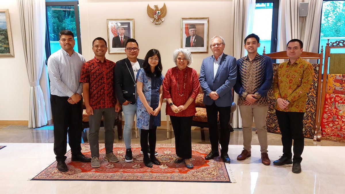 IndonesiaInPL's tweet photo. Dinner with #Indonesian companies that will participate in #WarsawFoodExpo from 16 – 18 May 2023 in #PTAKWarsaw namely #Abrofood (Rendang Instant Paste), #SumberKopiPrima (Coffee and Candy), #Mayora (Coffee and Cookies), and #Lemonilo (Healthy Instant Noodle and Chips). Good luck https://t.co/cilFfdjQdT