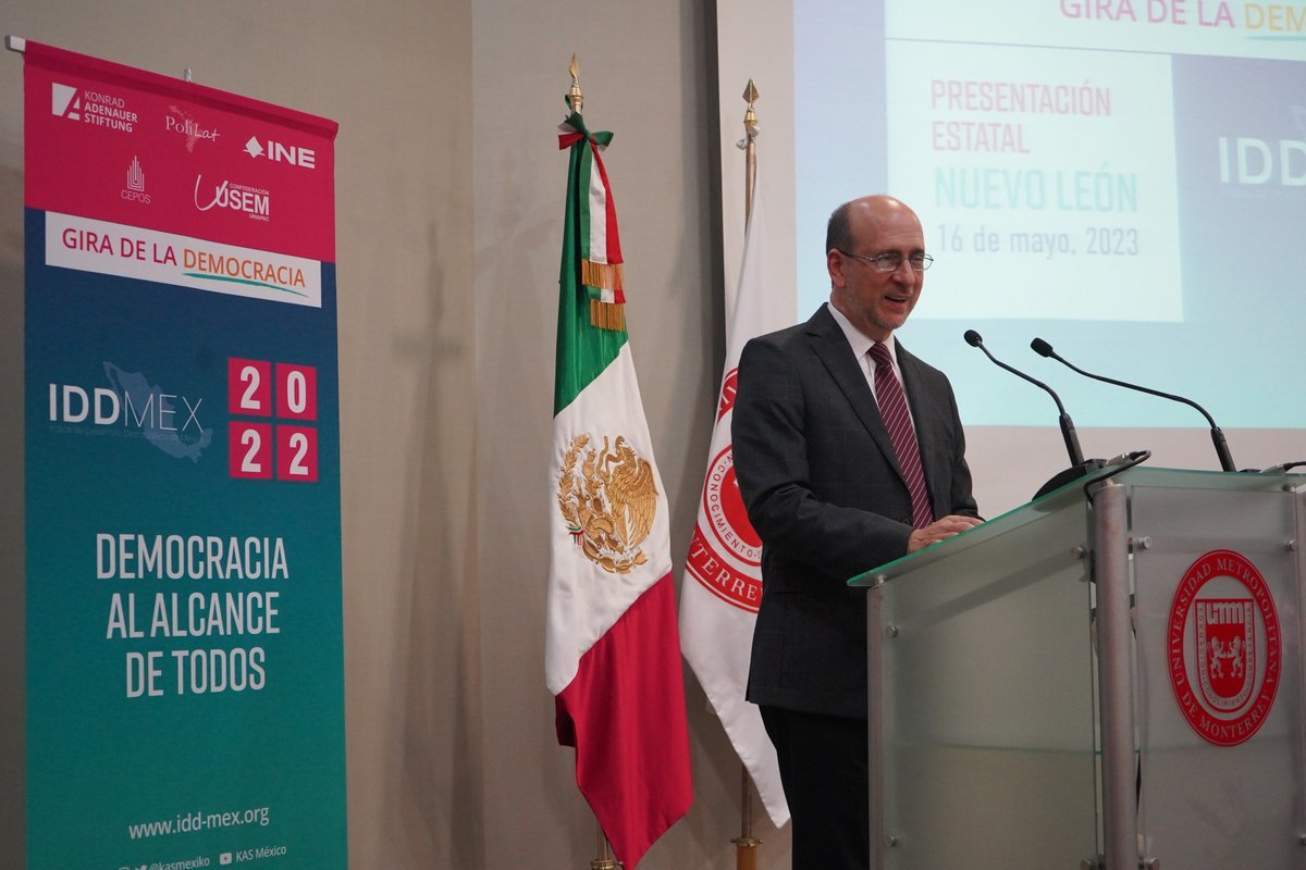 kasmexiko's tweet photo. 🙌 Agradecemos a las autoridades y equipo de la @UMMOficial por la colaboración con la #KASMéxico para hacer posible la prsentación de resultados del #IDDMEX 2022 en el estado de Nuevo León.
#másymejordemocracia #juventud #méxico #democraciaalalcancedetodos #democracia https://t.co/nIrv8R7A0j
