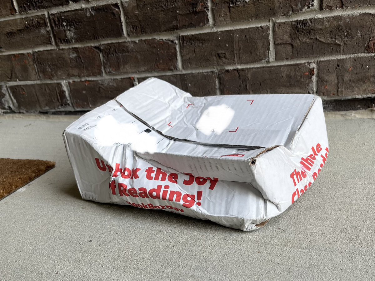 ETimson's tweet photo. Hey @UPS &amp; @ScholasticHelp - Which of you thought this was a good way to deliver books? https://t.co/keCxPoMmJD