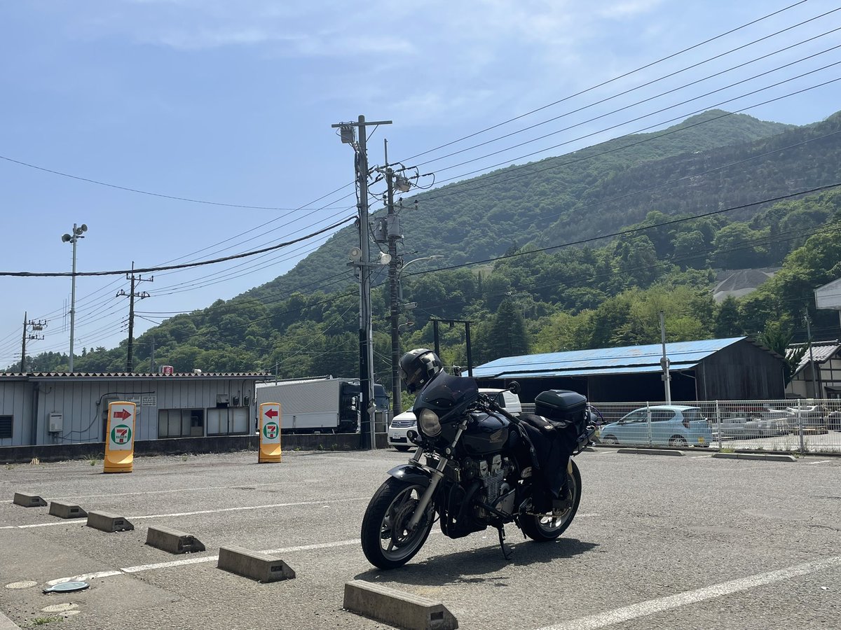 FM045RC42's tweet photo. 新しいタイヤの慣らしで気付いたら山梨。
飛鳥のライブまでには帰る。 https://t.co/KJxM1HEa5x