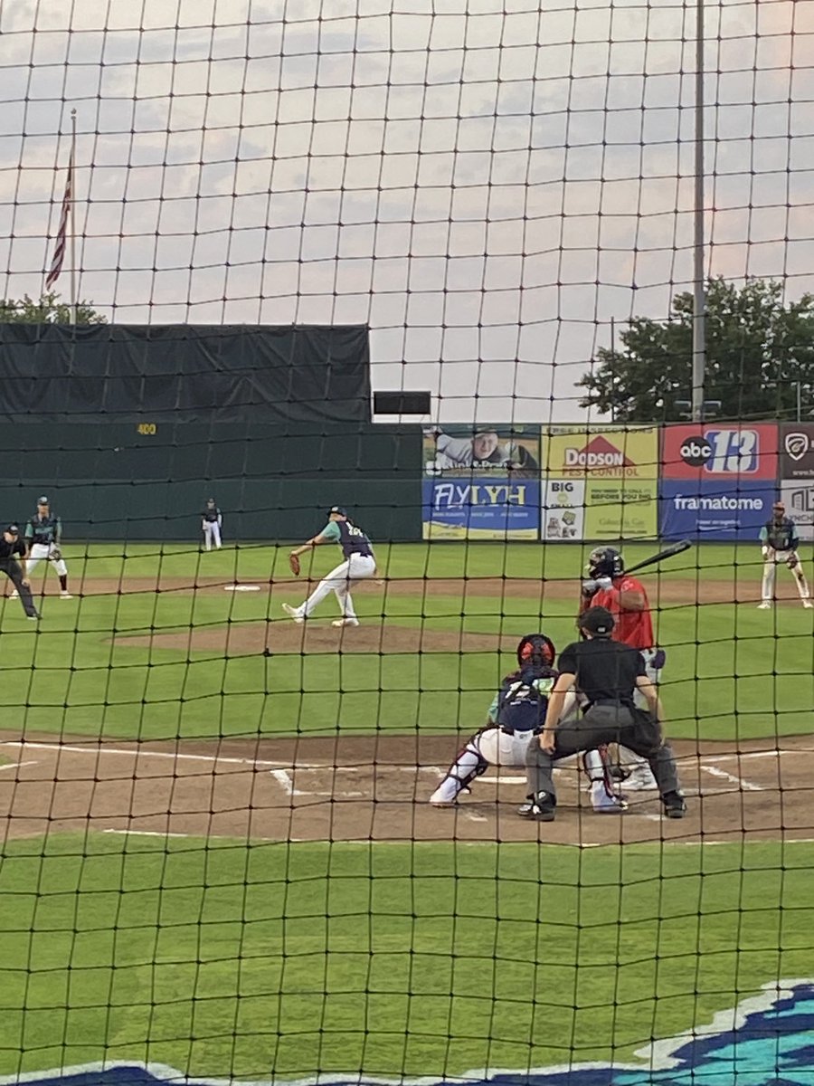 Great to cross paths with former student-athletes following their dreams!
Got to catch ⁦@USFBaseball⁩ legend ⁦@JackJasiak_49⁩ pitching great for the ⁦@LynHillcats⁩ tonight!!!#ProBulls🤘!  Thanks for the tix Jack!!!