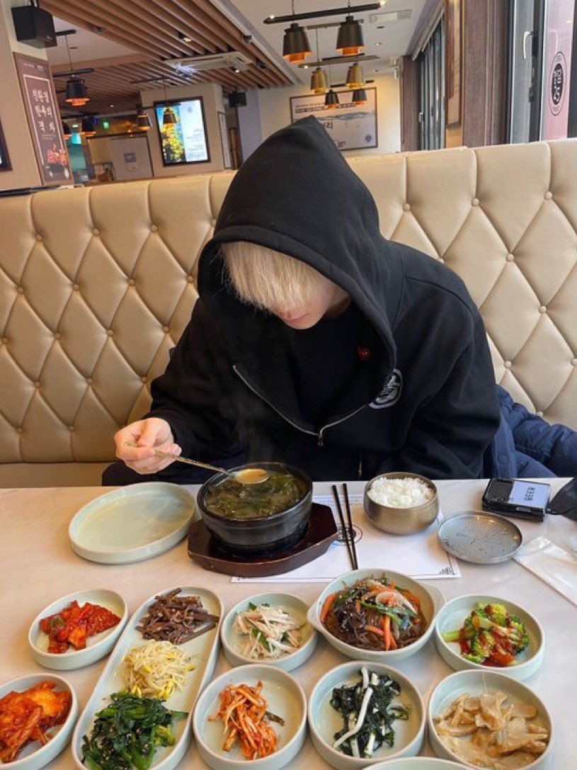 Direction Guide to:

청담25 (Cheongdam25)
Address: 서울특별시 강남구 압구정로79길 32

Station: Cheongdam Station Exit 9 (This is the same station for going to Fantagio - Fantagio is Exit 6)