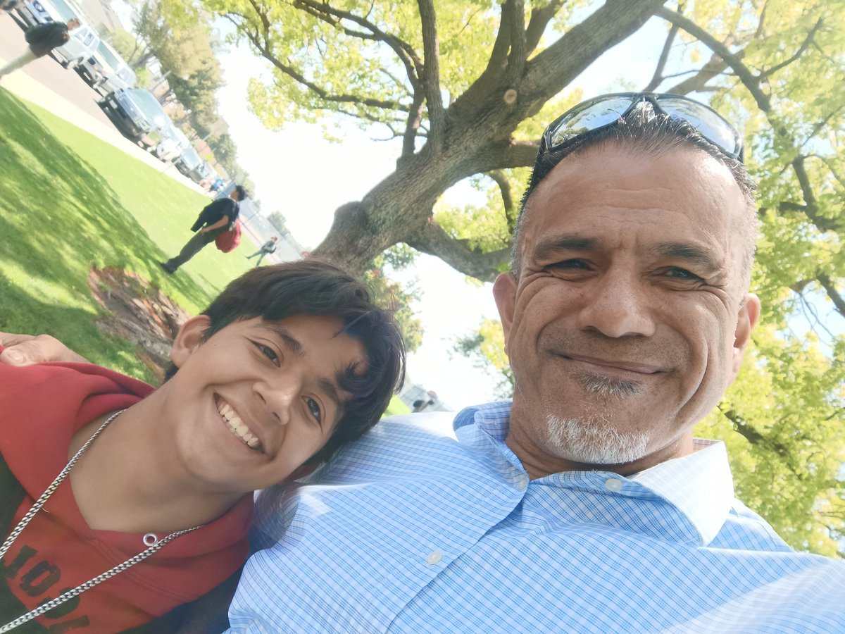 NicolasKnights's tweet image. Principal Varela chilling with 8th Grader Graham M. Gonna miss this kid. 
#KnightNation