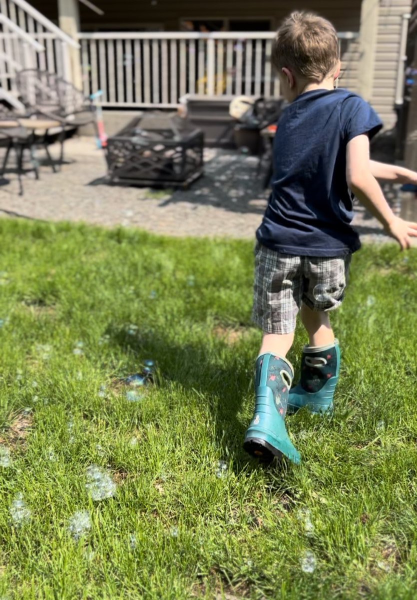 MrsKMommyandMe's tweet photo. Remembered today that outside learning doesn’t always need a fancy plan, gave the boys a bucket &amp; some bubbles today. 5 yr old asked many questions I have never considered relating to science, math, and English language. Baby was so enchanted #backyardlearning #outdooradventures https://t.co/mkbasrtIhr