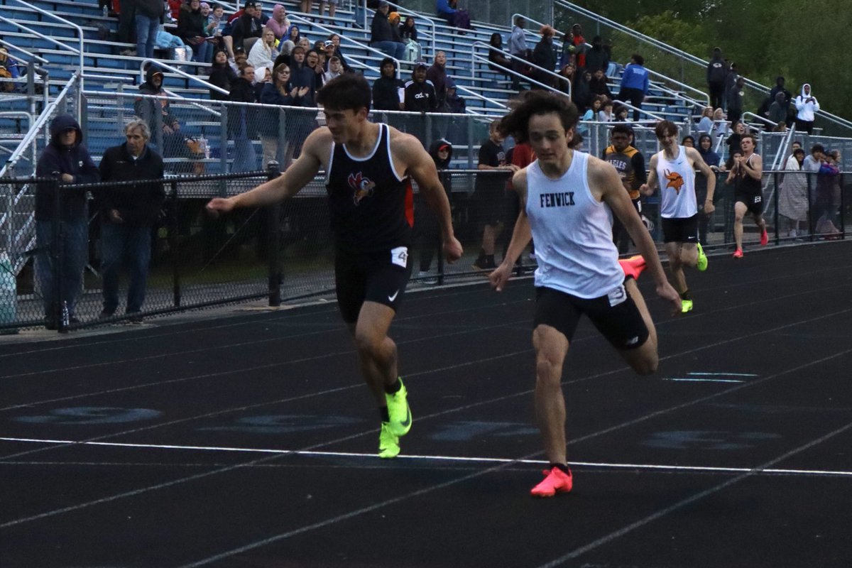 FenwickboysXC's tweet photo. Freshman Matt Simon just won the 400 at the IHSA Sectional Meet. Unbelievable!!!! Nice job Matt!!! https://t.co/UwBlP9QvGW