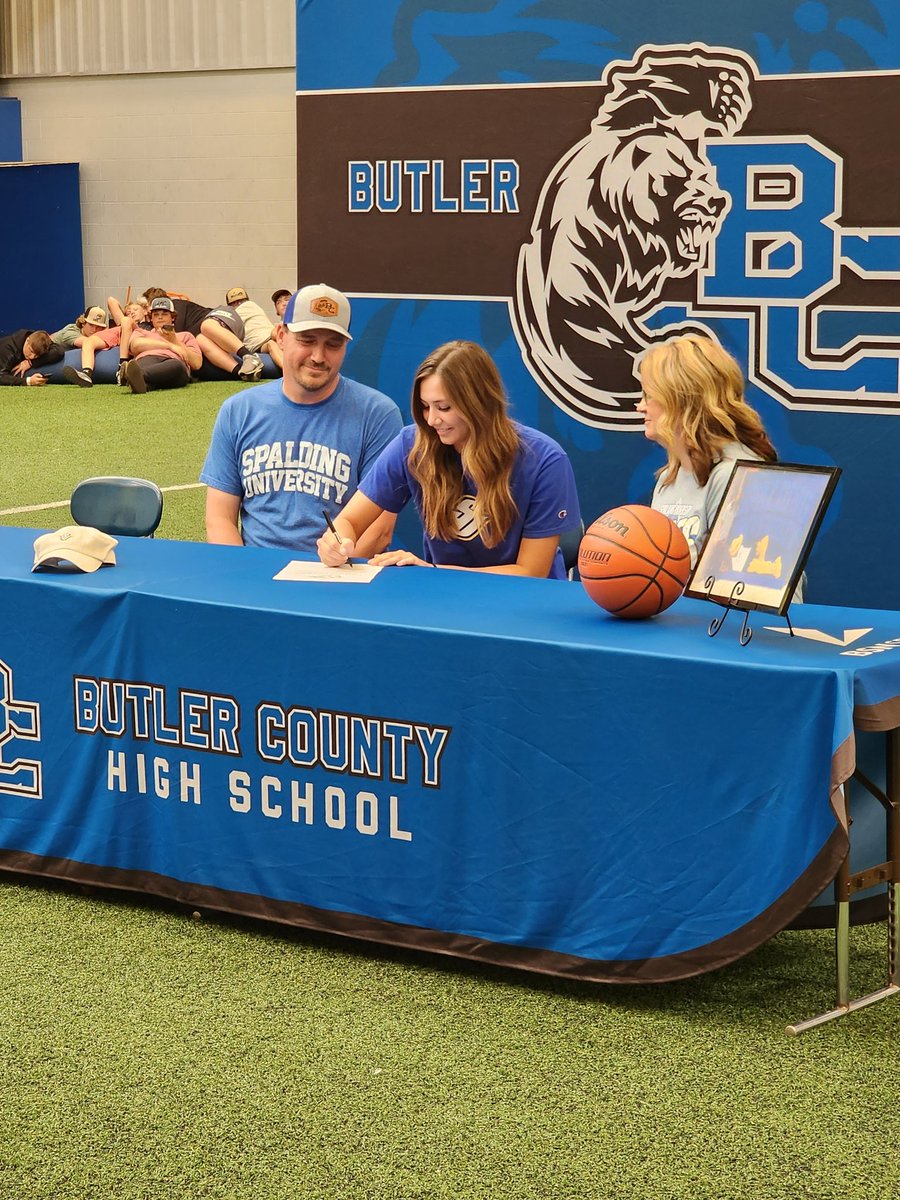 BCHS_Bears's tweet photo. Congratulations @Jennaphelps_14 
The lady bears basketball star will be taking her talents to Spalding University! https://t.co/8vGf6mufh8