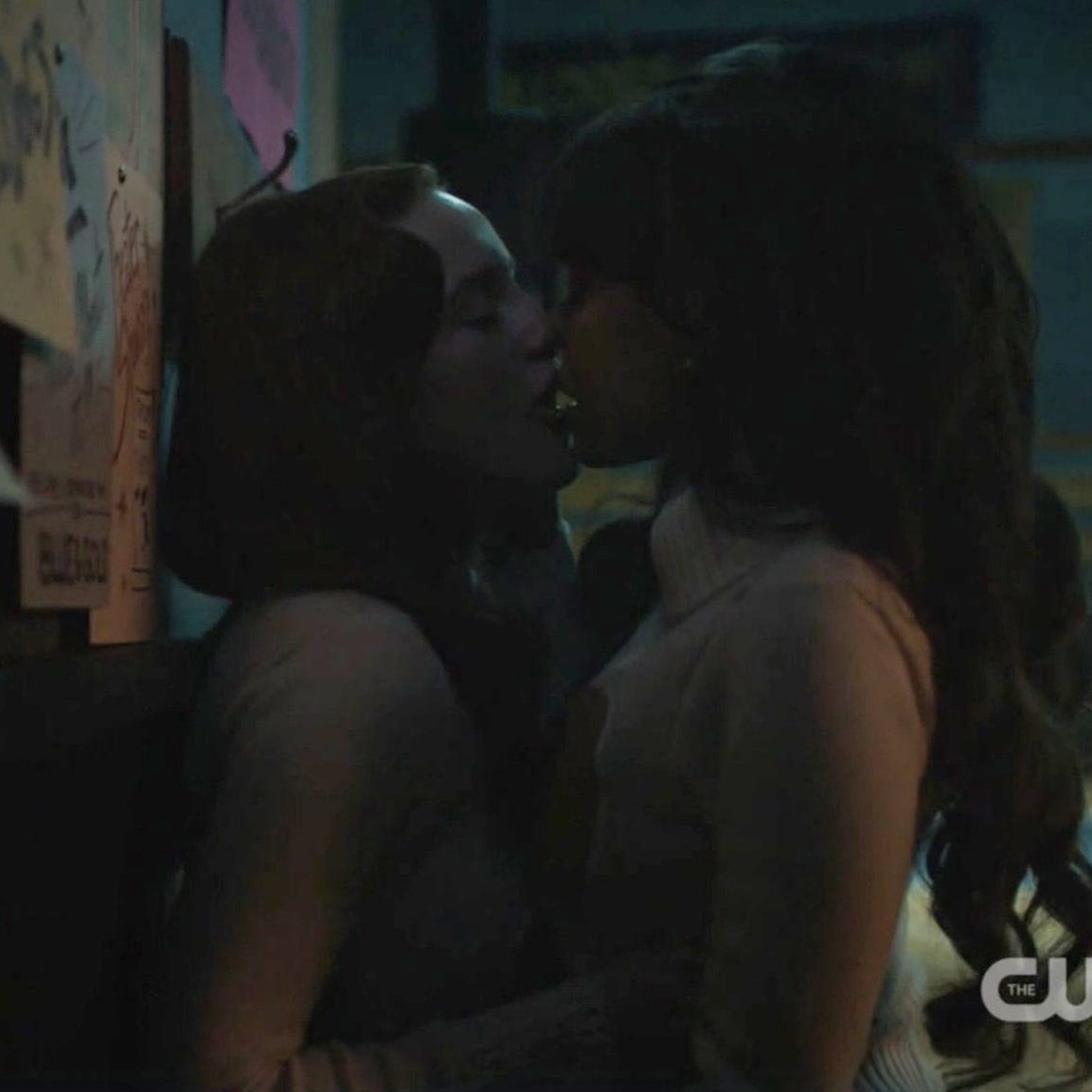 CHONI SE PEGANDO NO VESTIÁRIO FOI A GENTE Q PEDIU SIM #riverdale