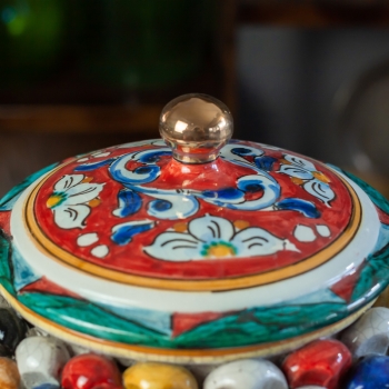 Porta Biscotti Pigna Ceramica Siciliana Multicolor Oro cm 32 389,00 € in Ceramiche di Caltagirone.
Spedizione gratuita per ordini superiori a € 100.
Pagamento anche in Contrassegno.
Contatto diretto WhatsApp 333.9212692 - Scopri i dettagli >>  ceramichecaltagirone.com/it/varie-ceram…