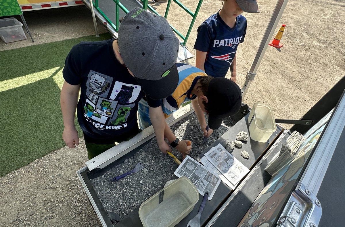JordanBali's tweet photo. Grade 3/4s got to dive deeper into their plant unit this week thanks to @aitcsk! The “Seed Survivor” Bus was packed with so many great activities and feature to help us better understand how our food grows! Kids had such a great time!!
☀️🌾🚜 https://t.co/9sWwXNkfG6