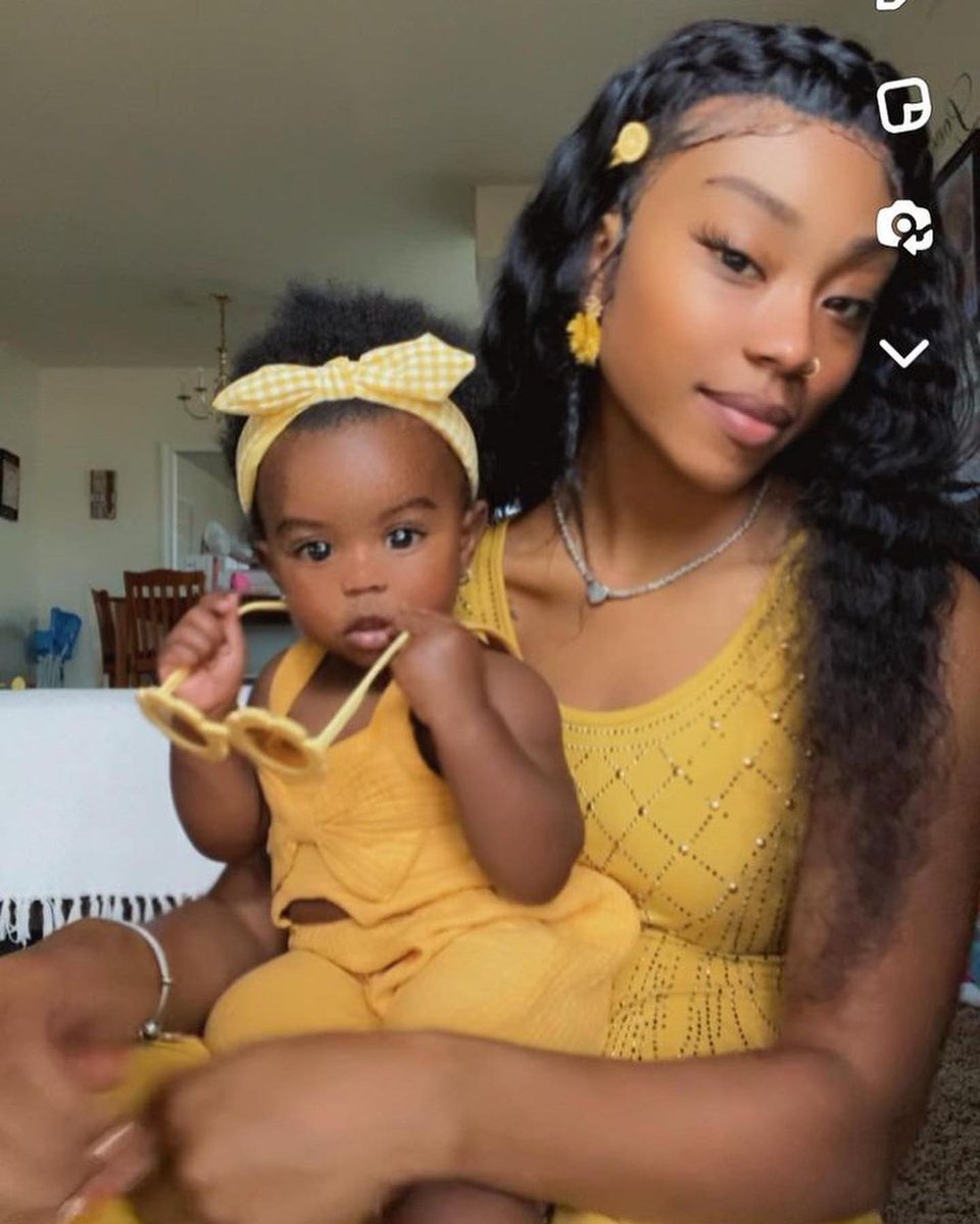 blackmomsmatch's tweet photo. Ray of Sunshine ☀️😍

@ kaiel_ameri and her mommy are ready for the summer with these adorable yellow matching outfits 💛

Visit https://t.co/9DkdPogPac for more ✨ #blackmomsmatch

#mommyandmefashion #momstyle #babygirloutfit #cutebabies https://t.co/JwiufF7Uvr