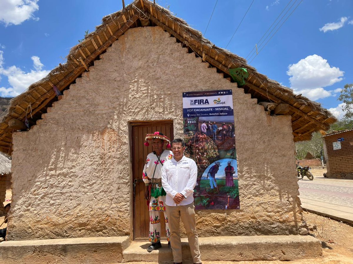 El DG de FIRA, <a href="/JesusAlanElizon/">Jesús Alan Elizondo Flores</a>, inició el Programa de Desarrollo de Proveedores de Cacahuate con la participación de la empresa Sesajal, en presencia de productores y productoras wixárikas. Esta colaboración promueve la sostenibilidad económica de las comunidades indígenas.