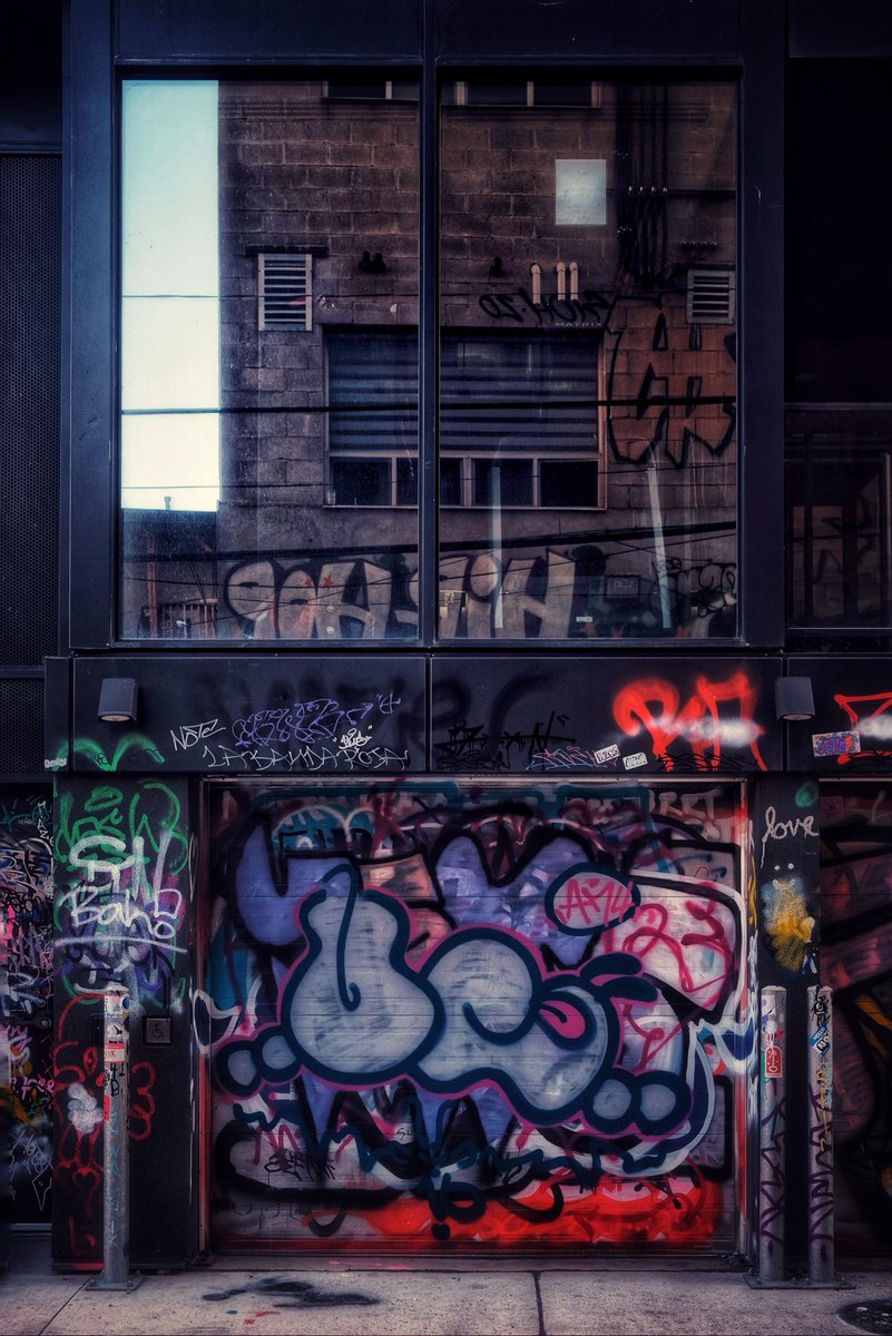 #mirrorless #23mm #fujifilm #fujifilmxseries #fujifilmx100v #X100V #fujifeed #fujimag #fujifilmnordic #streetphotography #streetpic #streetgrammers #streetouss #urbanandstreet #urbanshutter #cinematicstreet #toronto #downtowntoronto #queenstreet #citylife #photo #photography