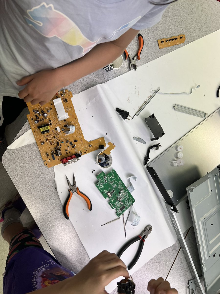 runtboy's tweet photo. Students spent the day deconstructing old electronics they brought in. The energy in the room was amazing and all students learned so much! #sd36learn #projectday https://t.co/dN70KosN6v